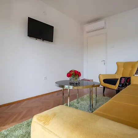 Guest house & Leon