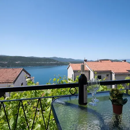 & Leon * Neum