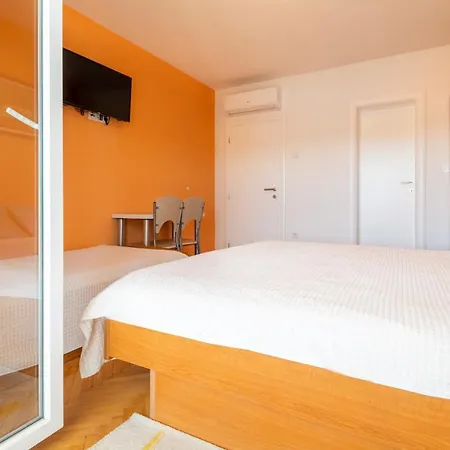 Guest house & Leon Neum
