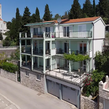 Гостевой дом & Leon Неум