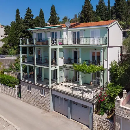 & Leon Гостевой дом 3*