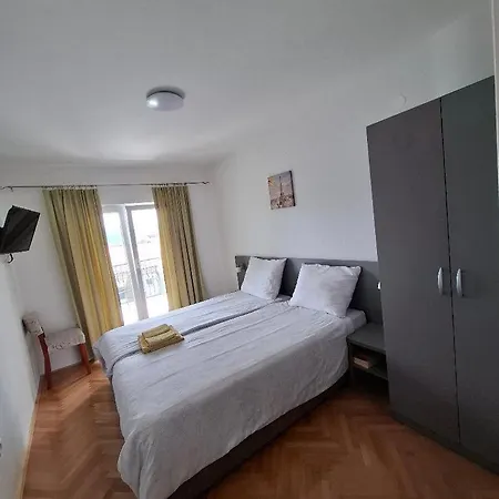 Guest house & Leon