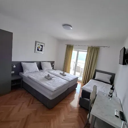 Guest house & Leon