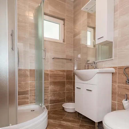 & Leon Гостевой дом Неум