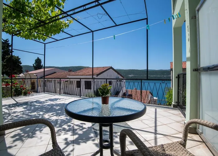 招待所 & Leon 内乌姆