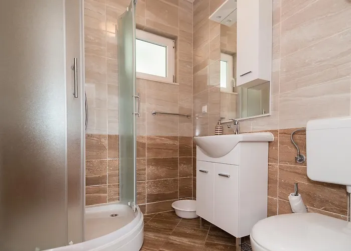 & Leon 招待所 内乌姆