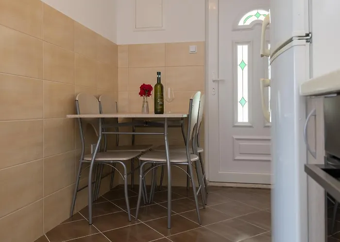 & Leon 招待所 内乌姆